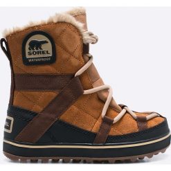 Sorel - Śniegowce Glacy Explorer Shortie. Pomarańczowe śniegowce damskie Sorel, ze skóry, na sznurówki. Za 639,90 zł.