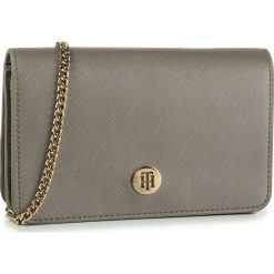 Torebka TOMMY HILFIGER - Honey Crossover Metallic AW0AW07549 0IV. Szare torebki klasyczne damskie TOMMY HILFIGER, bez wzorów, ze skóry, wizytowe, bez dodatków. Za 539,00 zł.