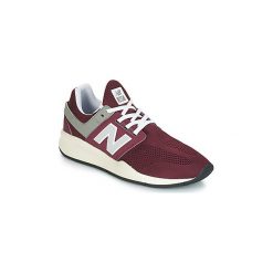 Buty New Balance MS247. Czerwone trampki męskie New Balance, bez wzorów, bez zapięcia. Za 359,20 zł.