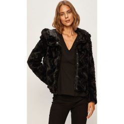 Vero Moda - Kurtka. Czarne kurtki damskie Vero Moda, s, bez wzorów, z poliesteru, krótkie. W wyprzedaży za 159,90 zł.