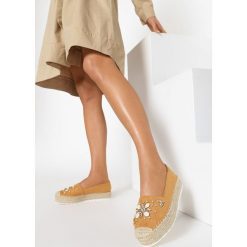 Camelowe Espadryle Corapheme. Brązowe espadryle damskie Born2be, bez wzorów, bez obcasa. W wyprzedaży za 99,99 zł.