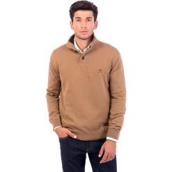 Golfy męskie: Sweter w kolorze jasnobrązowym