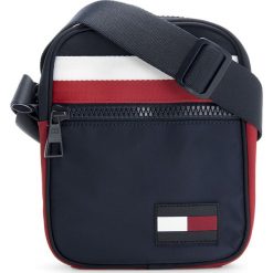 TOMMY HILFIGER SPORT MIX MINI REPORTER CORP > AM0AM04776-902. Torby podróżne TOMMY HILFIGER, w paski, z poliesteru, sportowe. W wyprzedaży za 229,99 zł.