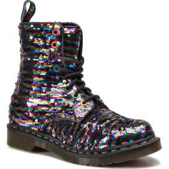Glany DR. MARTENS - 1460 Pascal Seqn 24594980 Rainbow Multi/Silver. Szare glany damskie Dr. Martens, ze skóry ekologicznej, klasyczne, bez obcasa, bez zapięcia. Za 699,00 zł.