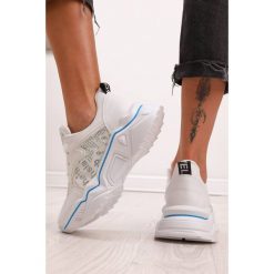 Sneakersy POLTEA WHITE. Białe sneakersy damskie IVET. W wyprzedaży za 89,00 zł.