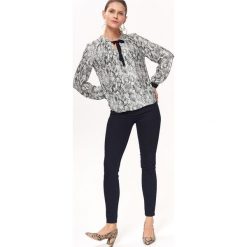 Jeansowe rurki. Spodnie damskie Top Secret, z jeansu. W wyprzedaży za 49,99 zł.