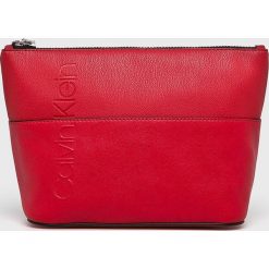 Calvin Klein - Kosmetyczka. Czerwone kosmetyczki damskie Calvin Klein. Za 159,90 zł.