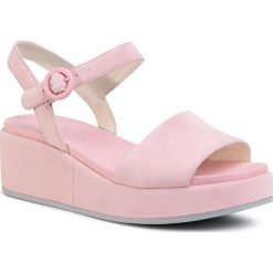 Sandały CAMPER - Misia K200564-017 Pink. Różowe klapki damskie Camper, bez wzorów, ze skóry, bez obcasa, na obcasie. Za 569,00 zł.