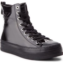 Trampki CALVIN KLEIN JEANS - Zazah RE9793 Black. Czarne półbuty damskie skórzane Calvin Klein Jeans, na co dzień, bez wzorów, bez obcasa, na koturnie, bez zapięcia. W wyprzedaży za 339,00 zł.