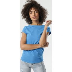 Niebieski T-shirt Antheosis. Niebieskie bluzki damskie Born2be, s, bez wzorów, z dzianiny, z okrągłym kołnierzem. Za 29,99 zł.