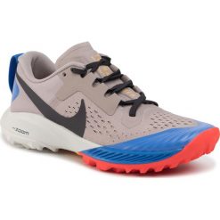 Buty NIKE - Air Zoom Terra Kiger 5 AQ2220 200 Pumice/Oil Grey/Pacific Blue. Szare buty sportowe damskie Nike, bez wzorów, z tworzywa sztucznego, sportowe, do biegania. W wyprzedaży za 379,00 zł.