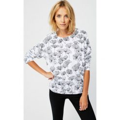 Bluzka oversize z nadrukiem. Bluzki damskie Moodo, s, z nadrukiem, bez kołnierzyka, bez rękawów. Za 34,99 zł.