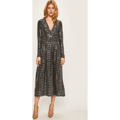 Only - Sukienka. Czarne sukienki damskie ONLY, na co dzień, s, bez wzorów, z elastanu, casualowe, bez kołnierzyka, z długim rękawem, długie, maxi, rozkloszowane. W wyprzedaży za 159,90 zł.