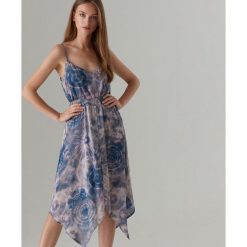 Sukienka z motywem tie dye - Niebieski. Niebieskie sukienki damskie Mohito, bez wzorów, bez kołnierzyka, bez rękawów. Za 159,99 zł.