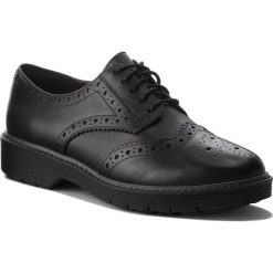 Oxfordy CLARKS - Alexa Darcy 261352404 Black Leather. Czarne półbuty damskie Clarks, bez obcasa, na obcasie, bez zapięcia. W wyprzedaży za 279,00 zł.