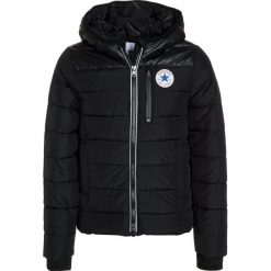 Converse MID WEIGHT CORE JACKET Kurtka zimowa black. Czarne kurtki chłopięce Converse, na zimę, z poliesteru. W wyprzedaży za 407,20 zł.