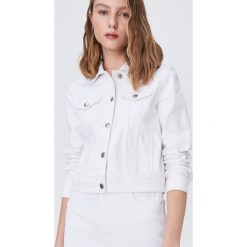 Klasyczna kurtka jeansowa - Biały. Białe kurtki damskie Sinsay, s, bez wzorów, z jeansu, klasyczne, bez kaptura. Za 79,99 zł.