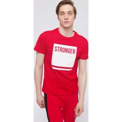 T-shirt męski TSM217 - czerwony. Czerwone koszulki męskie 4f, m, bez wzorów, bez kołnierzyka, bez rękawów. W wyprzedaży za 39,99 zł.