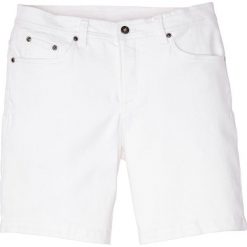 Długie szorty Slim Fit bonprix biały. Białe spodenki i szorty męskie bonprix, m, bez wzorów, długie. Za 84,99 zł.