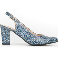 Kolorowe czółenka na słupku z odkrytą piętą - skóra naturalna - model 972/5 - motyw etniczny. Czółenka damskie Zapato, bez wzorów, ze skóry, bez obcasa, na słupku. W wyprzedaży za 278,10 zł.