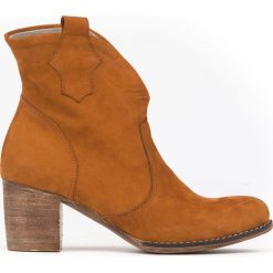 Botki na słupku kowbojki - skóra naturalna - model 503 - kolor rudy nubuk. Czerwone botki damskie Zapato, na wiosnę, z jeansu, eleganckie, z okrągłym noskiem, bez obcasa, na obcasie, bez zapięcia. Za 399,00 zł.
