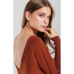 Brązowy Sweter Eva. Pomarańczowe swetry damskie Renee, uniwersalny, bez wzorów, z dzianiny, casualowe, z długim rękawem, długie, bez kaptura. Za 109,99 zł.