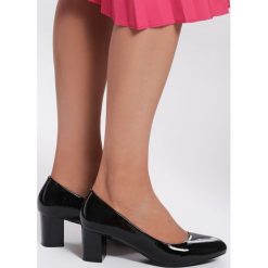 Czarne Czółenka Monotonous. Czarne czółenka damskie vices, bez wzorów, ze skóry, z okrągłym noskiem, bez obcasa, na obcasie. Za 49,99 zł.