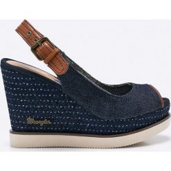 Wrangler - Sandały Indigo Kelly Chan. Niebieskie koturny damskie Wrangler, bez obcasa, na obcasie, na klamry. W wyprzedaży za 179,90 zł.