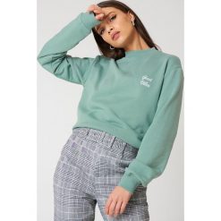 NA-KD Bluza Good Vibes - Green. Zielone bluzy damskie marki NA-KD, z napisami, z bawełny. Za 100,95 zł.