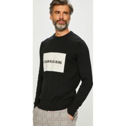 Calvin Klein Jeans - Sweter. Szare bez kategorii marki Calvin Klein Jeans, s, z aplikacjami, z bawełny, z okrągłym kołnierzem. Za 399,90 zł.