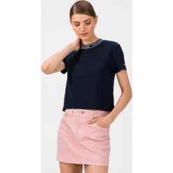 Tommy Jeans Koszulka Niebieski. Niebieskie koszulki damskie Tommy Jeans, s, bez wzorów, z bawełny, bez kołnierzyka, z krótkim rękawem. Za 187,95 zł.