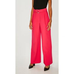 Answear - Spodnie. Różowe spodnie damskie ANSWEAR, s, w paski, z elastanu, eleganckie. W wyprzedaży za 119,90 zł.