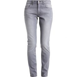 Mustang SISSY SLIM Jeansy Slim Fit super stone bleached. Szare jeansy damskie marki Mustang. W wyprzedaży za 233,40 zł.