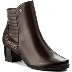 Botki CAPRICE - 9-25424-29 Dk Brown Comb 329. Brązowe botki damskie na obcasie marki Caprice, z materiału. W wyprzedaży za 249,00 zł.