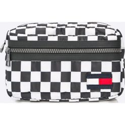 Tommy Hilfiger - Saszetka. Torby męskie skórzane TOMMY HILFIGER, w paski, z poliesteru, casualowe, małe. W wyprzedaży za 199,90 zł.