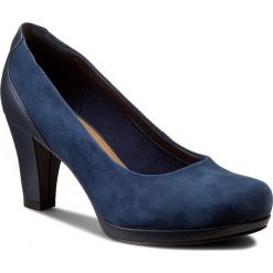 Półbuty CLARKS - Chorus Chic 261201354 Navy Suede. Niebieskie półbuty damskie skórzane Clarks, na obcasie. W wyprzedaży za 219,00 zł.