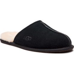 Kapcie UGG - M Scuff 1101111 M/Black. Czarne kapcie męskie marki Ugg, bez wzorów, z wełny. Za 419,00 zł.