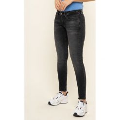 Jeansy Skinny Fit Tommy Jeans Sophie DW0DW07740. Czarne jeansy damskie Tommy Jeans. W wyprzedaży za 299,00 zł.