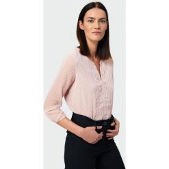 Elegancka bluzka z delikatnej tkaniny - 40. Bluzki damskie e-margeritka.pl, bez wzorów, z tkaniny, eleganckie, bez kołnierzyka, bez rękawów. Za 99,99 zł.