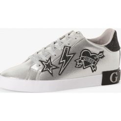 Guess Jeans - Tenisówki damskie, biały. Białe trampki i tenisówki damskie Guess Jeans, z aplikacjami, z jeansu, bez zapięcia. Za 399,95 zł.