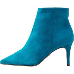 Dune London OSHA Ankle boot teal. Zielone botki damskie marki Dune London, z weluru, bez obcasa, bez zapięcia. Za 629,00 zł.
