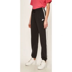 Nike Sportswear - Spodnie. Czarne spodnie damskie Nike Sportswear, s, z bawełny. W wyprzedaży za 239,90 zł.