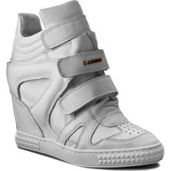 Sneakersy CARINII - B3953 I81-000-000-B88. Białe półbuty damskie Carinii, bez wzorów, ze skóry, bez obcasa, na obcasie, bez zapięcia. W wyprzedaży za 329,00 zł.