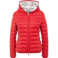 Save the duck GIGA Kurtka zimowa cranberry red. Czerwone kurtki damskie Save the duck, l, bez wzorów, z nylonu. Za 619,00 zł.