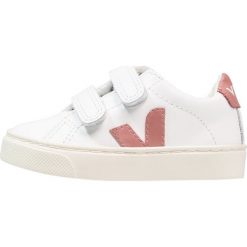 Veja ESPLAR SMALL VELCRO Tenisówki i Trampki extra white/dried petal. Białe trampki chłopięce marki Veja, z kauczuku. Za 329,00 zł.