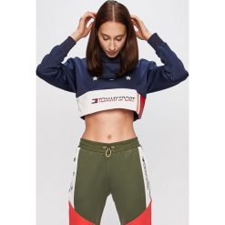 Tommy Sport - Bluza. Niebieskie bluzy sportowe damskie Tommy Sport, s, z nadrukiem, z poliesteru, bez rękawów, bez kaptura. W wyprzedaży za 239,90 zł.