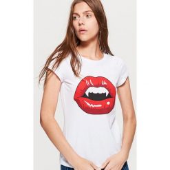 T-shirty damskie: Koszulka z motywem ust - Biały