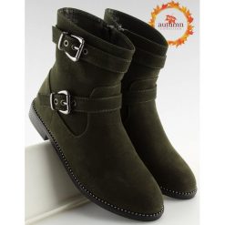 Botki płaskie zielone MB188-266 GREEN. Zielone botki damskie obuwie damskie, z nubiku, bez obcasa, na płaskiej podeszwie, z paskami. Za 78,03 zł.