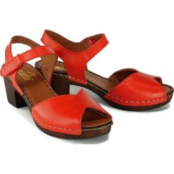 MANITU 910998-4 rot, sandały damskie. Sandały damskie Manitu, bez wzorów, ze skóry, bez obcasa, na obcasie, bez zapięcia. Za 219,90 zł.