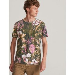 T-shirt z motywem roślinnym - Beżowy. Brązowe t-shirty męskie Reserved, s, bez wzorów, bez kołnierzyka. Za 39,99 zł.